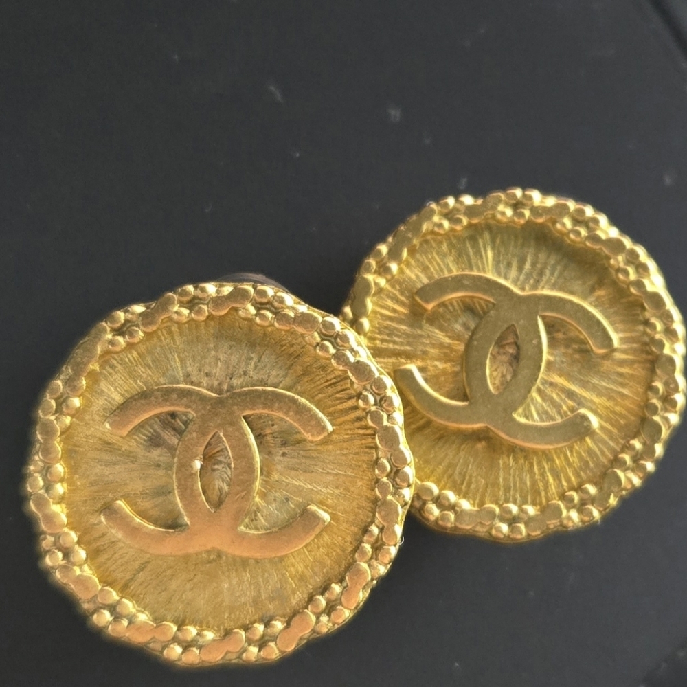 CHANEL Earrings - Picture 3 of 5